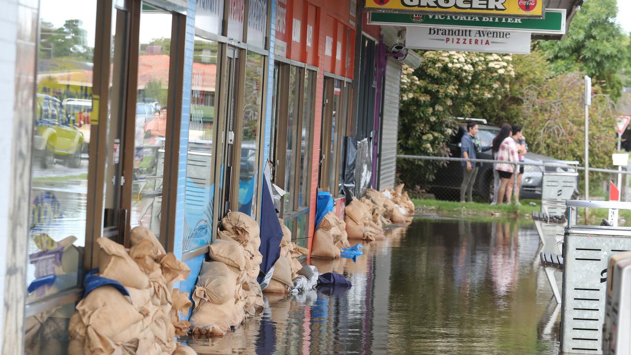 Shepparton shopfronts sandbagged against the floods. Picture: David Crosling