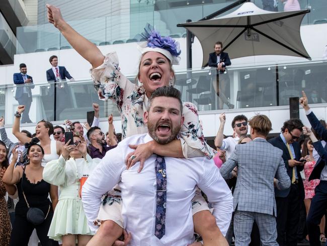 MELBOURNE, AUSTRALIA - NOVEMBER 02: Spectators cheer during the 2021 Melbourne Cup Day at Flemington racecourse on November 02, 2021 in Melbourne, Australia. (Photo by Diego Fedele/Getty Images)