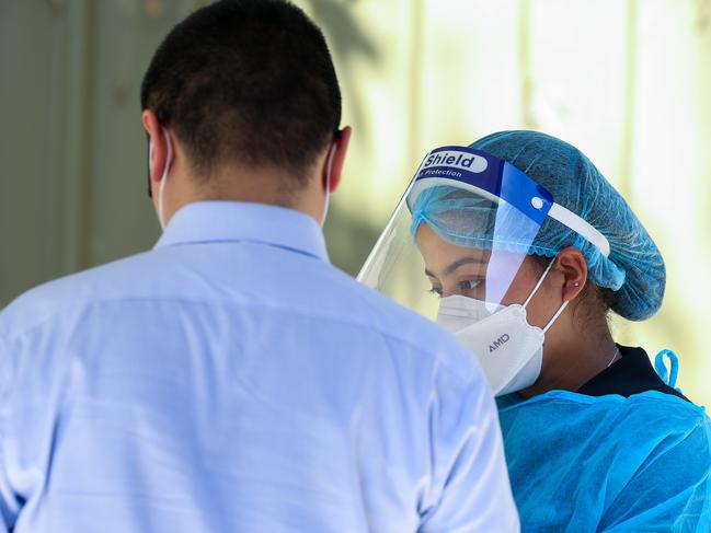 SYDNEY, AUSTRALIA - NewsWire Photos, DECEMBER 17 2021:Nurses are seen working at the Killara Covid Testing clinic in Sydney ahead of Christmas as positive cases continue to rise in NSW. Picture: NCA Newswire / Gaye Gerard