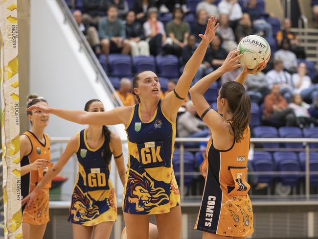 West Coast Fever training partner Caitlyn Brown in action for the Western Roar in the WA Netball League. Photo: Netball WA