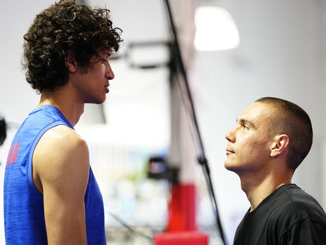 The incredible height difference between Fundora and Tszyu. Picture: Louis Grasse/Getty Images