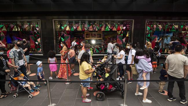 Families queuing to see the Myer Christmas windows on the weekend. Picture: NCA NewsWire/Daniel Pockett