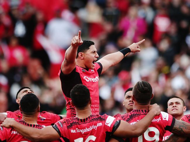 HAMILTON, NEW ZEALAND - NOVEMBER 11: Jason Taumalolo of Tonga leads the Sipi Tau against the Kiwis during the 2017 Rugby League World Cup match between the New Zealand Kiwis and Tonga at Waikato Stadium on November 11, 2017 in Hamilton, New Zealand.  (Photo by Anthony Au-Yeung/Getty Images)