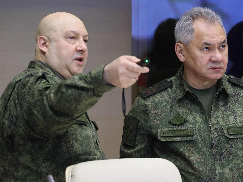 General Sergei Surovikin (L), commander of Russia's military operation in Ukraine and Russian Defence Minister Sergei Shoigu (R) pictured on December 17, 2022. Picture: AFP.