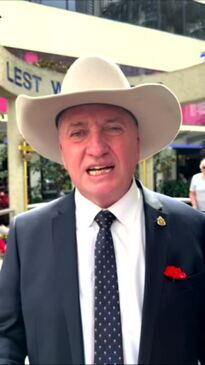 Barnaby Joyce at Anzac Day midday service