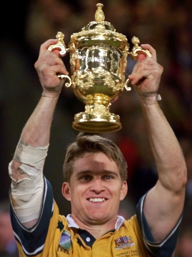 Wallaby Tim Horan lifts the trophy in 1999. Picture: AP