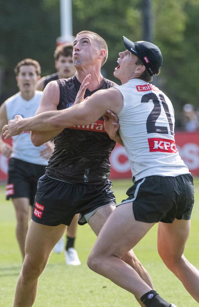 Collingwood tall Oscar Steene (right) is pressing for an AFL debut in 2025 and has earnt the praise of No.1 ruck Darcy Cameron (left). Picture: Tony Gough