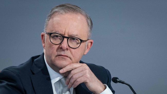 Anthony Albanese is under pressure after the refugees were realised into the community. (Photo by Kent Nishimura/Getty Images via AFP)