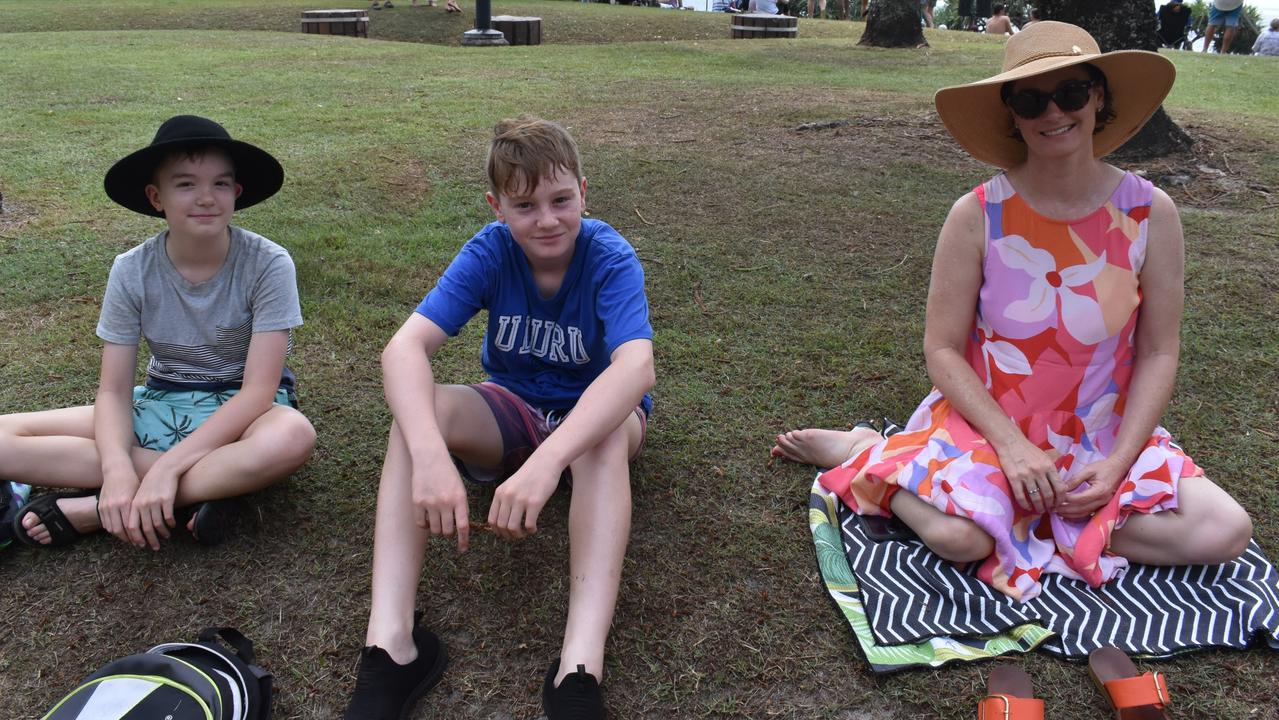 Prue, Lucas and Theo Chambers cheering on Craig at the 2023 Mooloolaba Triathlon.