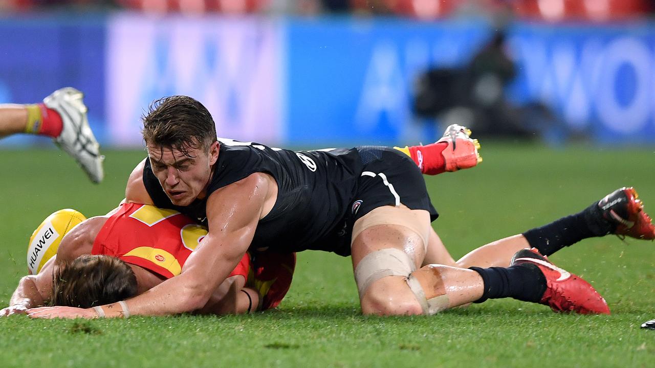 David Swallow is tackled by Patrick Cripps before leaving the field concussed Photo: Dave Hunt/AAP Image