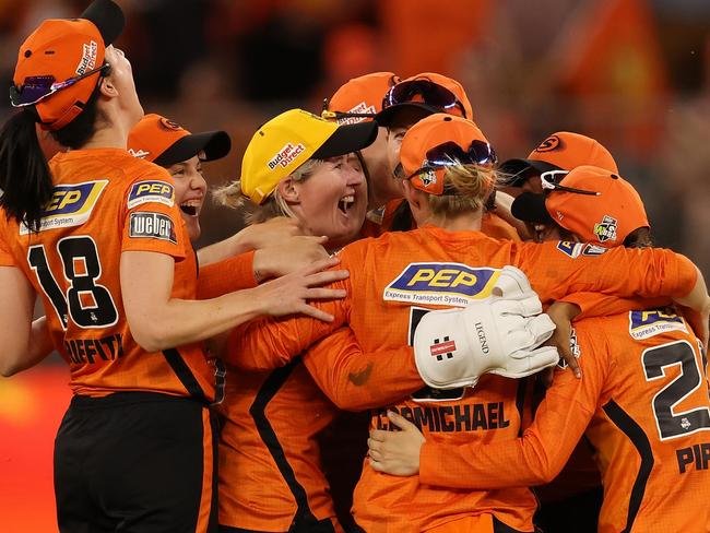 PERTH, AUSTRALIA - NOVEMBER 27: The Scorchers celebrate winning the Women's Big Bash League Final match between the Perth Scorchers and the Adelaide Strikers at Optus Stadium, on November 27, 2021, in Perth, Australia. (Photo by Paul Kane/Getty Images)