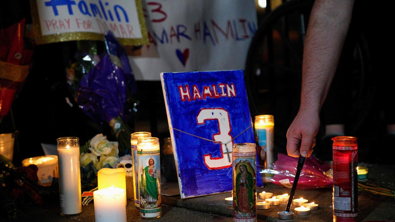 Vigils have been set up by fans. Photo by Jeff Dean / GETTY IMAGES NORTH AMERICA / AFP