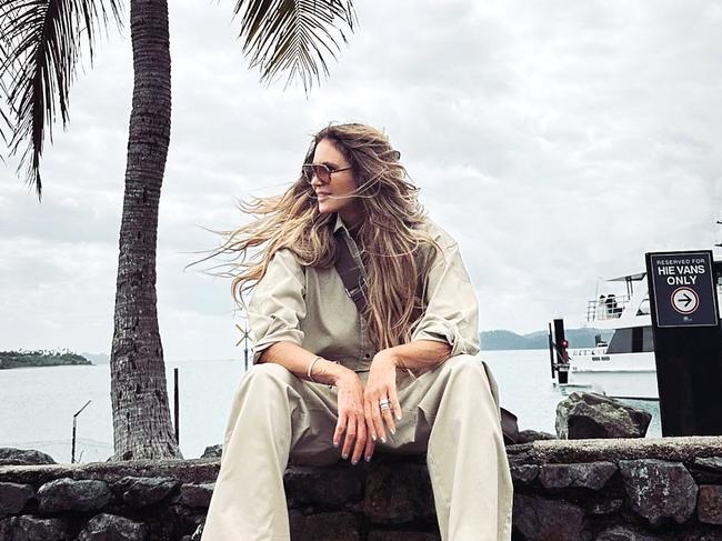 Elle in paradise: Supermodel spotted in Qld tourism idyll 