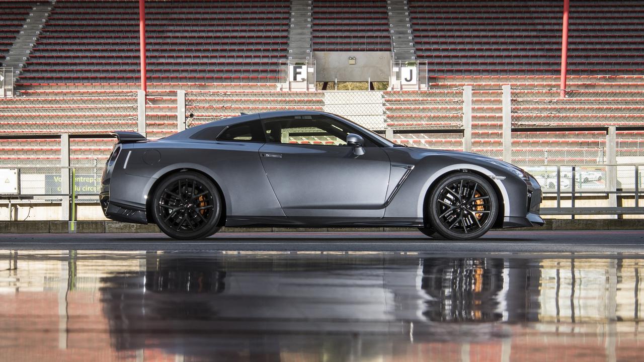 2016 Nissan GT-R.