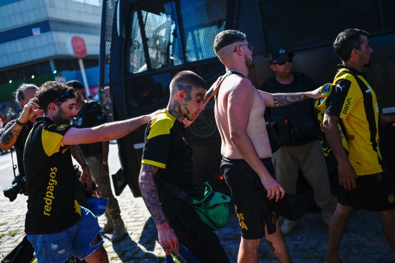 Over 250 Uruguayan football fans arrested after Rio riot