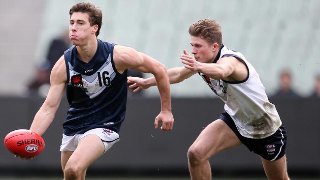 Noah Answerth looks to dish off a handball against Vic Country. Picture: Michael Klein