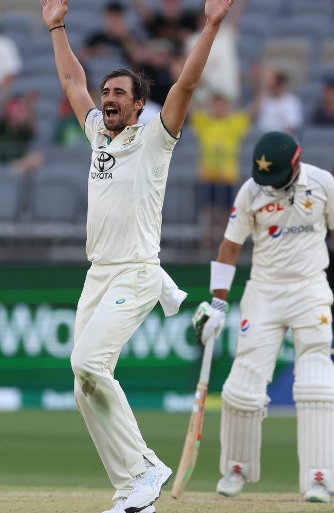 Mitchell Starc was sending down some jaffas.