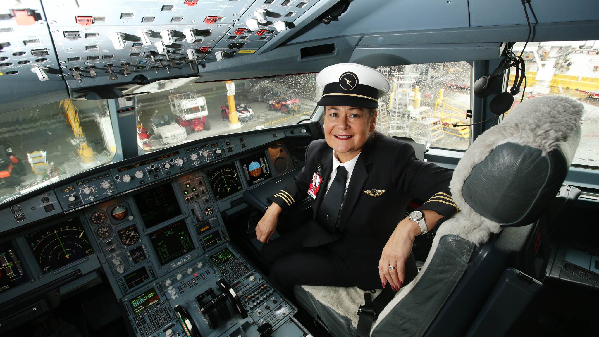 Go Blonde And Wear A Push Up Bra Pilot Davida Forshaw Sues Qantas