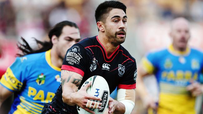 Shaun Johnson has re-signed with the Warriors.