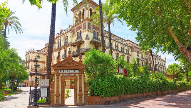 Commissioned for the 1929 Exhibition, Hotel Alfonso XIII is an iconic cultural landmark.