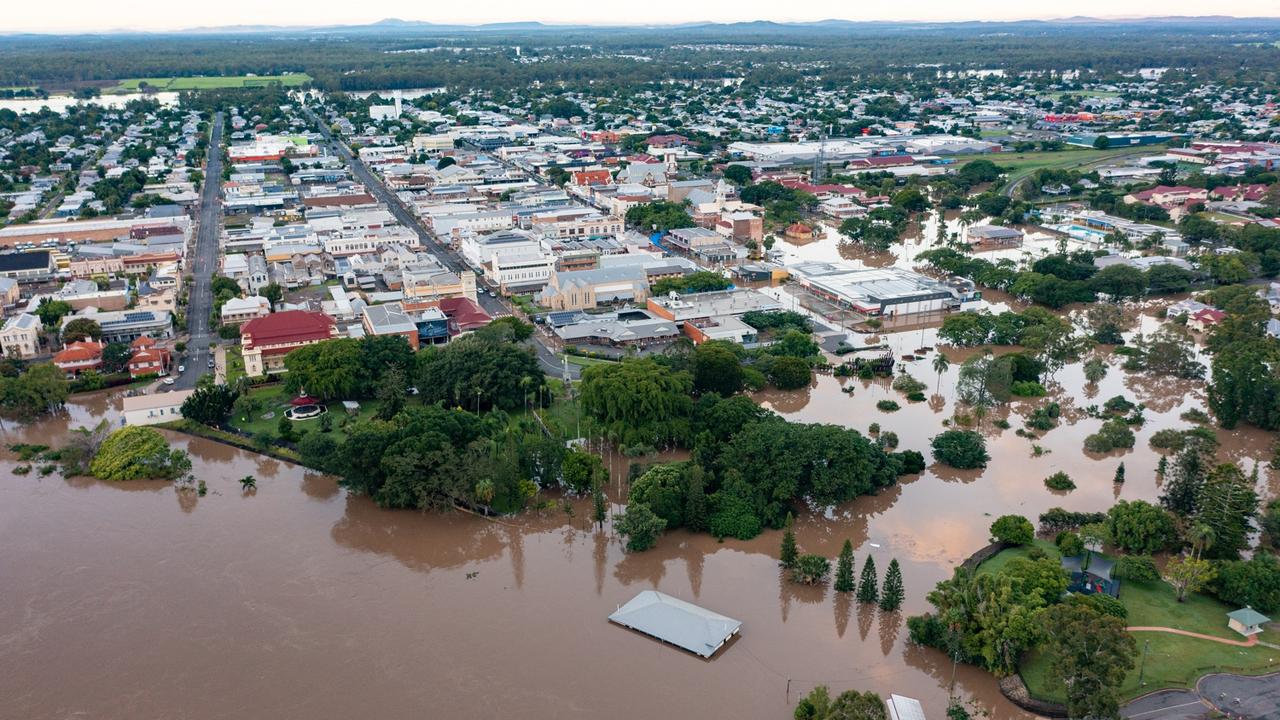 The Mary River rising steadily in Maryborough.