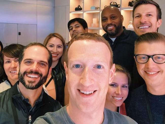 Zuckerberg selfie fuels ‘alien’ rumours