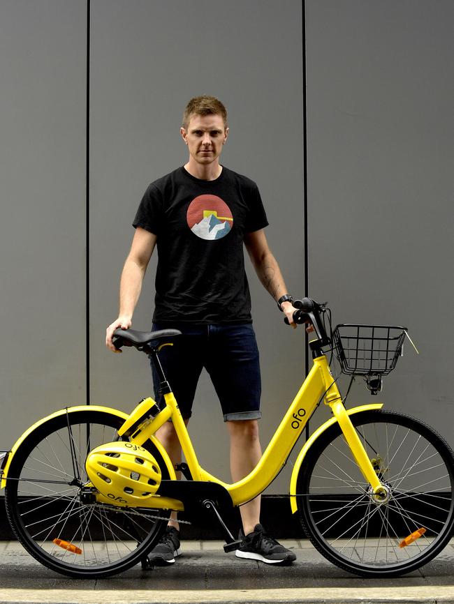 Alex Hender with an ofo bicycle. Picture: AAP/Sam Wundke.