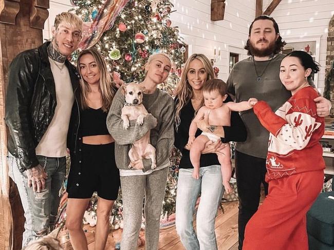 Miley shared a photo of the Cyrus family on Instagram for Christmas, but Billy Ray was nowhere to be seen.