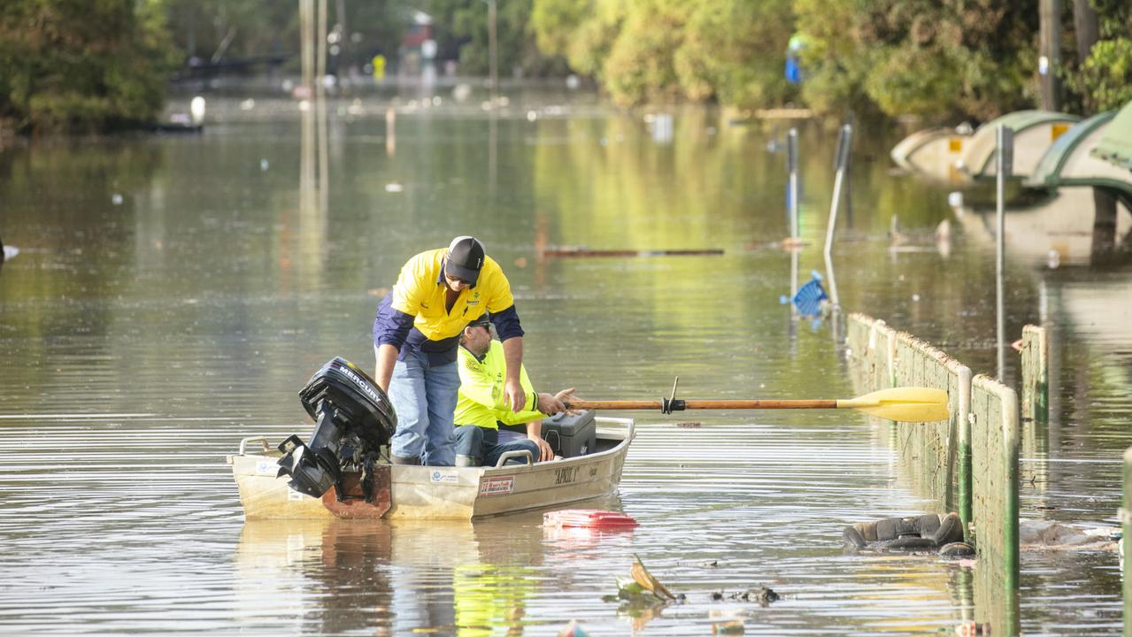 Residents and workers of Lismore clean up the damage to households and businesses. ©MEDIA-MODE.COM