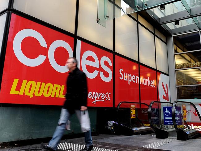 Coles will continue to offer reusable plastic bags for free. Picture: AAP