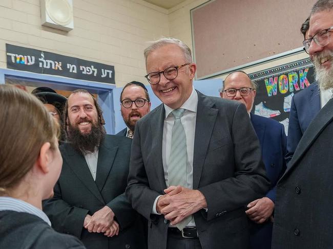 24/02/2025: Prime Minister Anthony Albanese visits the Adass Israel School in Victoria with Josh Burns MP. Picture: PMO / Instagram ,