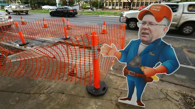 Substitute Ian Hunter inspects the damage caused by a burst main on Greenhill Rd this morning. Picture: Tait Schmaal