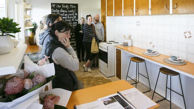 The crowd at a Collaroy Plateau house that sold under the hammer earlier this month. Agents predict the market is on the rise on the northern beaches.