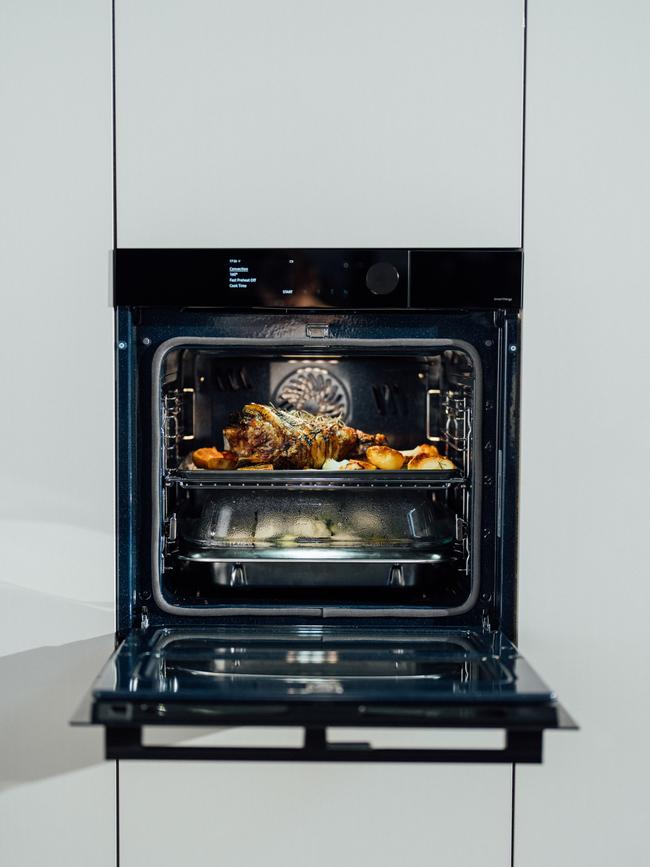 Samsung Flex Door Oven with AI Camera.