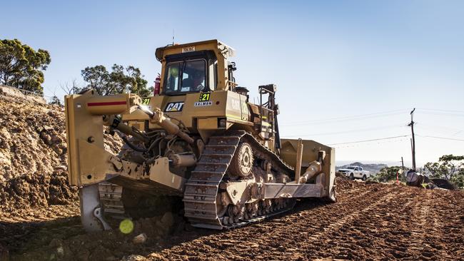 Work on the $140 million Mona Vale Rd (East) upgrade is well underway. Now tansportolanners are ieng urged to mak sure Mona Vale Rd (West) goes ahead. Picture: RMS