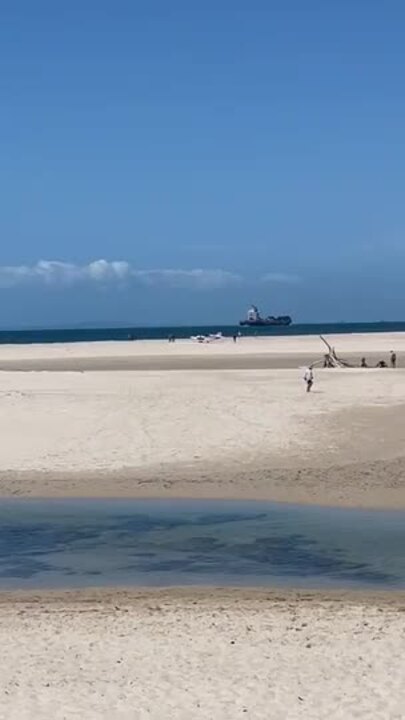 Pilot's incredible emergency landing on Sunshine Coast beach