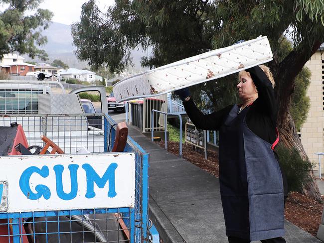 Tasmanian Speaker Sue Hickey during her clean-up at the Oakleigh Court housing complex in Windsor Street, Glenorchy. Picture: LUKE BOWDEN