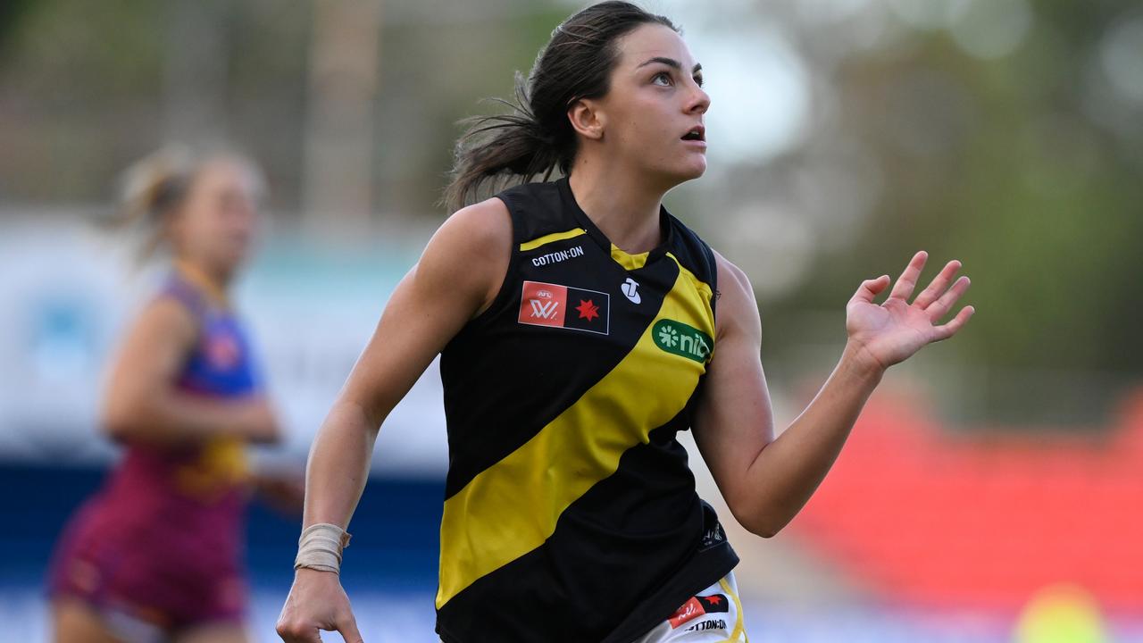 GOLD COAST, AUSTRALIA - NOVEMBER 05: Monique Conti of the Tigers kicks during the AFLW Qualifying Final match between the Brisbane Lions and Richmond Tigers at Metricon Stadium on November 05, 2022 in Gold Coast, Australia. (Photo by Matt Roberts/Getty Images)