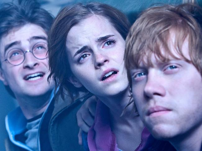 30/06/2011 FEATURES: (L-r) DANIEL RADCLIFFE as Harry Potter, EMMA WATSON as Hermione Granger and RUPERT GRINT as Ron Weasley in Warner Bros. Pictures fantasy adventure HARRY POTTER AND THE DEATHLY HALLOWS PART 2, a Warner Bros. Pictures release. Supplied, free to use