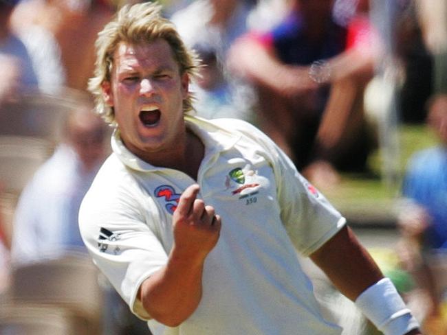 05 Dec 2006 : 2nd Ashes Test Aust vs England at Adelaide oval : Aust's Shane Warne celebrates dismissing /Matthew /Hoggard : PicPhil/Hillyard - sport cricket action bowling