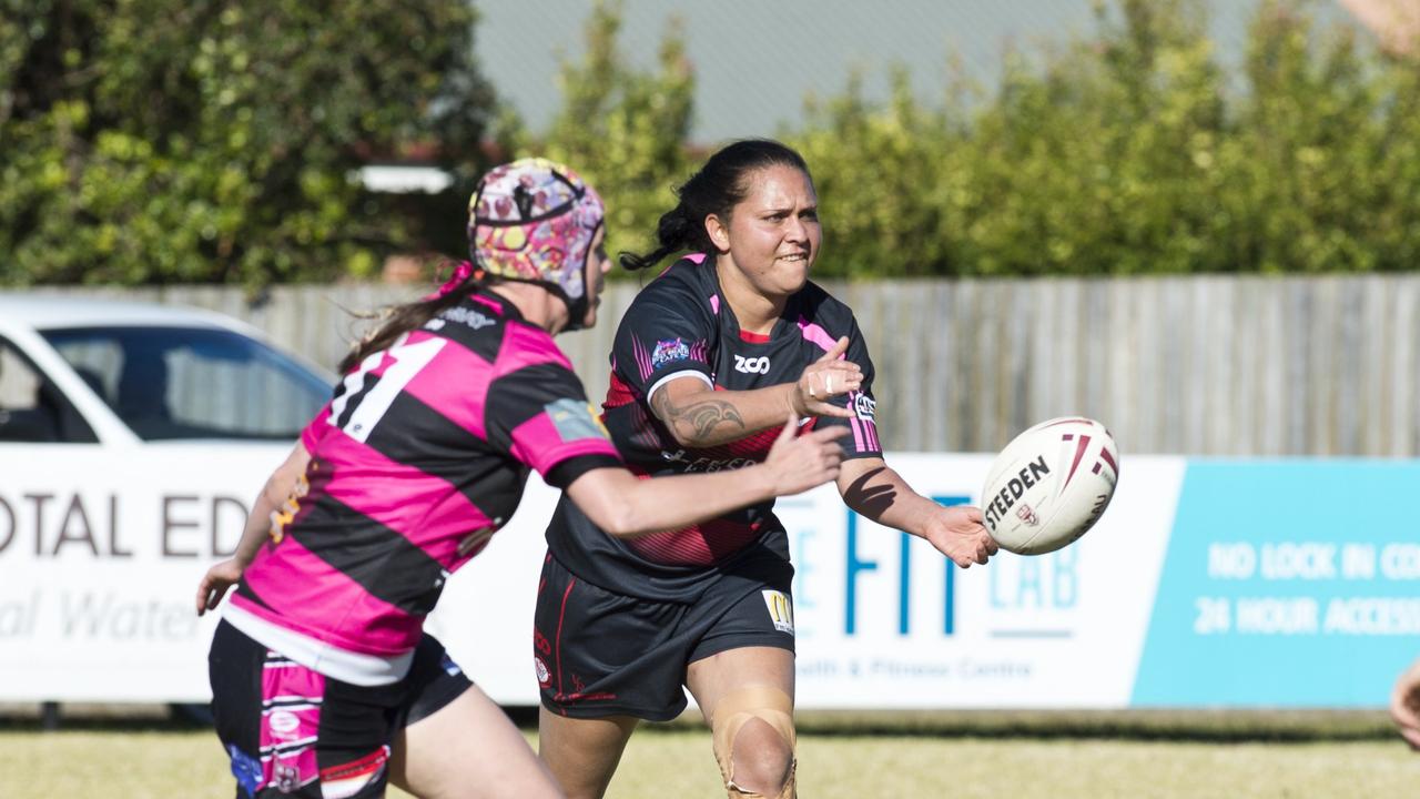 Rosie Parsons fires off a pass.