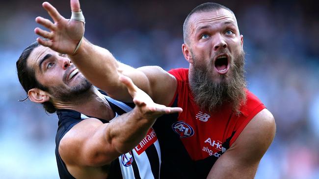 Max Gawn of the Demons and Brodie Grundy of the Magpies.