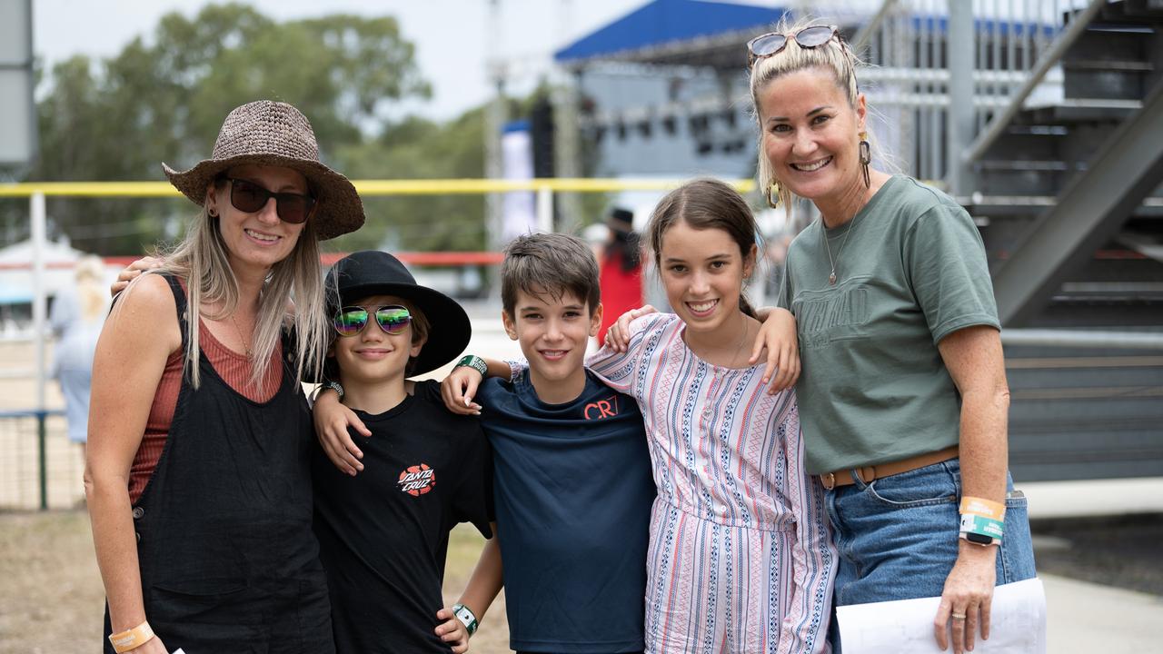 Deanne Battle, Logan battle, Keeynen Palmer, Jayda Palmer and Megan Palmer ready to finish the school holidays with Savannah in the Round. Picture: Emily Barker