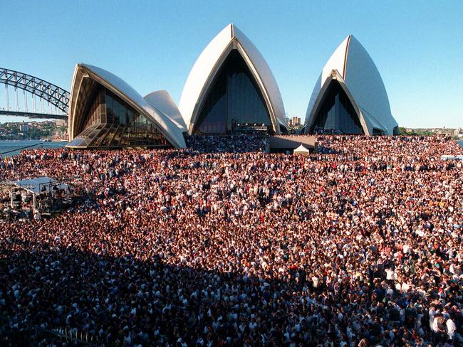 1996 saw 100,000 people cram onto the forecourt for Melbourne-born rock group Crowded House's last farewell concert. Picture: Matthew Munro