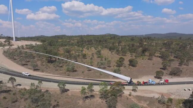 MacIntyre Wind Farm – transporting blade lifter