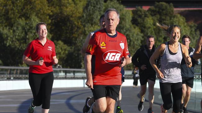 Bill Shorten takes a morning run with local supporters ahead of day two of the Labor Party National Conference. Picture: AAP.