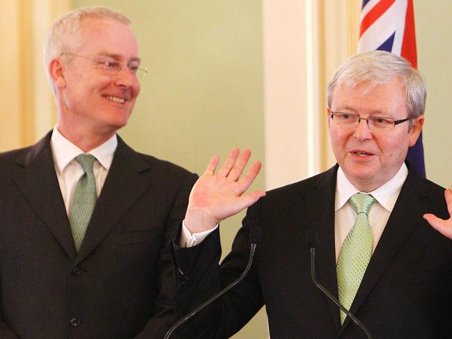 News BCM 7.4.11 Rudd.  Australian Foreign Minister Kevin Rudd talks to visiting foreign diplomats in the Red Chamber at Queensland Parliament House with Australia's new ambassador to Japan, Bruce Miller (left) and Japanese Ambassador Shigekazu Sato (right).  Pic Peter Wallis