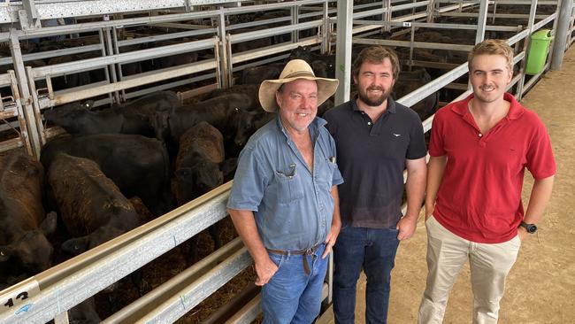 Mark, Shaun and Dale Quilter from Narrandera at the 2022 Wodonga weaner sales. Picture: Fiona Myers