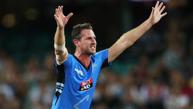 SA cricket star Shaun Tait representing the Strikers in BBL. Picture: Phil Hillyard