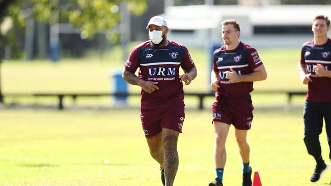 Manly's Addin Fonua-Blake wore a face mask during training before the NR shutdown. Picture: Brett Costello.